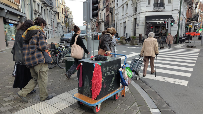 Fichier:6 25 26VernissageRoulant1 Chariot.png